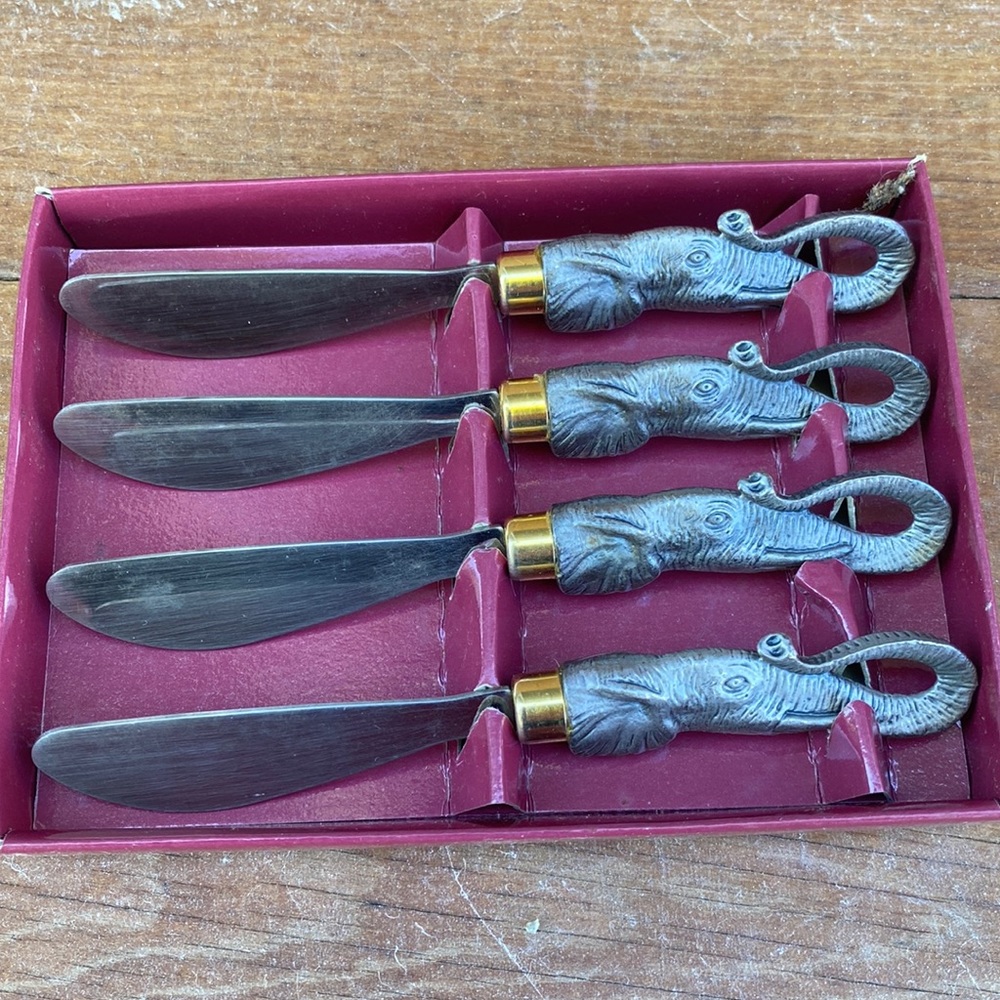 Vintage Arthur Court Elephant Spreader set